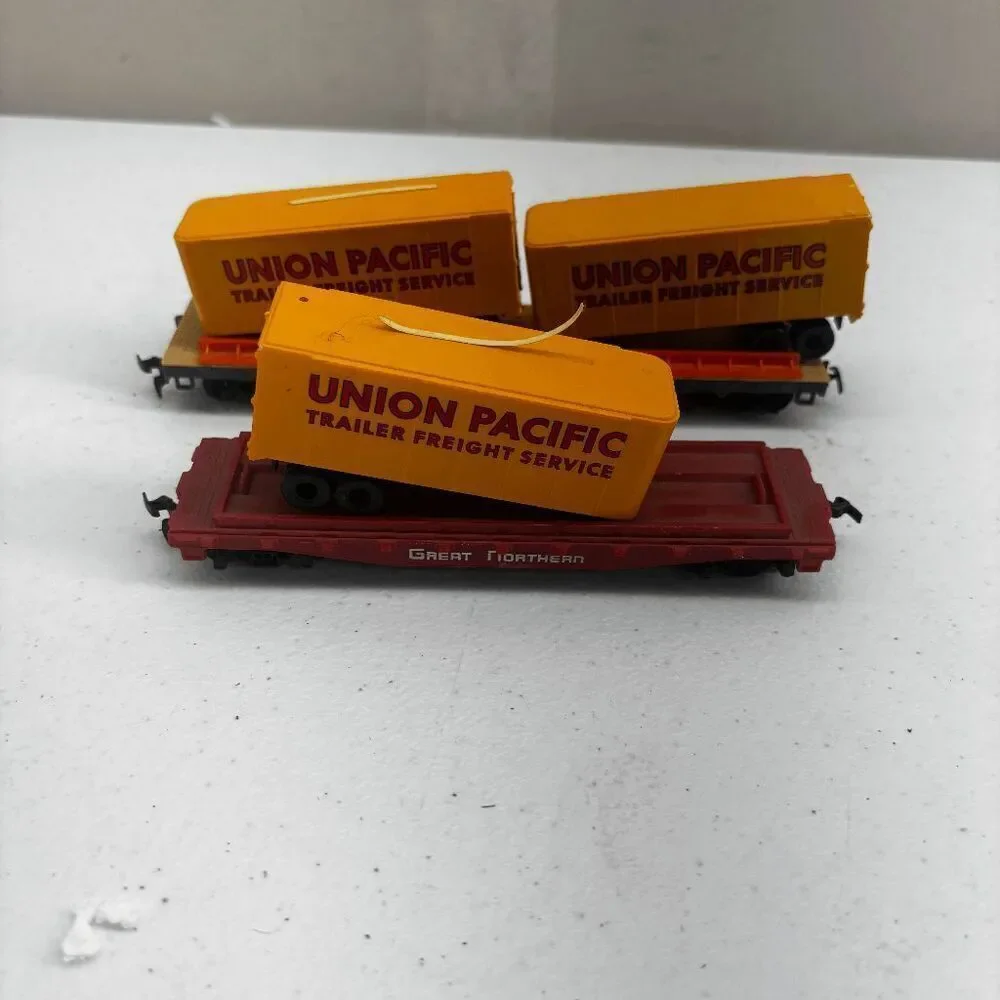 HO Scale TYCO AT Santa Fe 90806 Great Northern Flat beds 3 Union Pacific Trailer